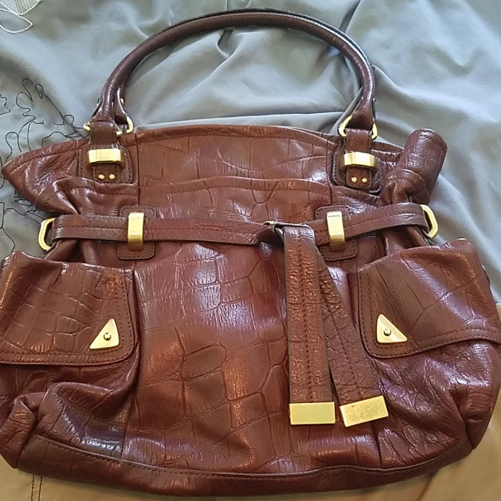 B. Makowsky brown leather purse